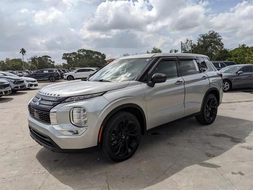 2022 Mitsubishi Outlander SE