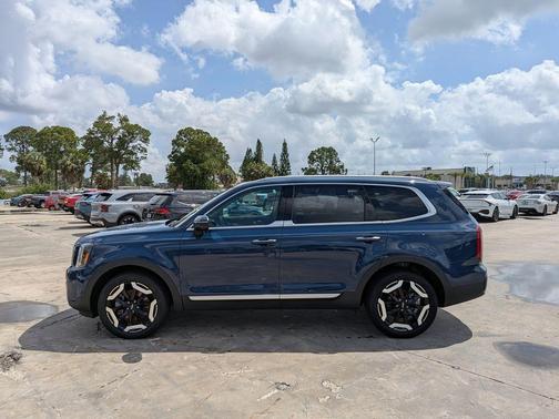Midnight Black 2025 Kia Telluride S