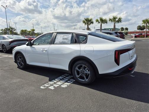 2025 Kia K4 LXS