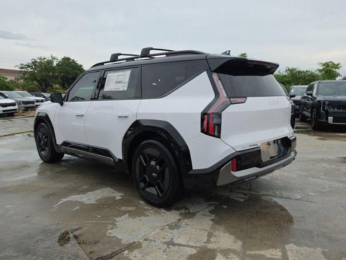 Glacial White Pearl 2026 Kia EV9 GT-Line
