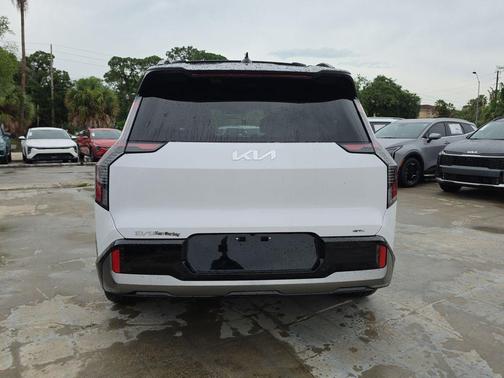 Glacial White Pearl 2026 Kia EV9 GT-Line