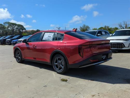 2025 Kia K4 LXS