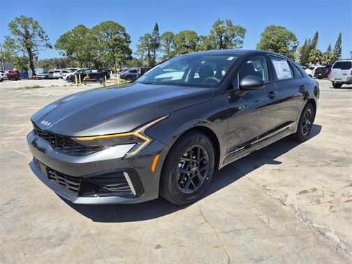 2025 Kia K5 LXS