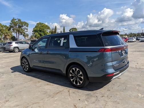 2024 Kia Carnival EX