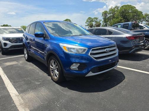 Lightning Blue Metallic 2017 Ford Escape SE