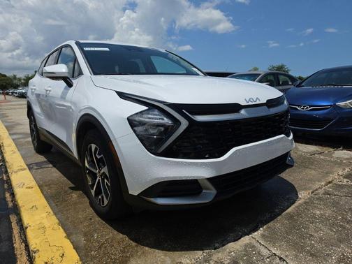 Glacial White Pearl 2023 Kia Sportage EX