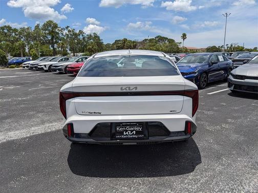2025 Kia K4 GT-Line