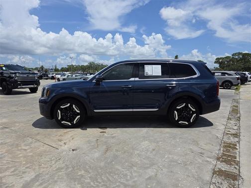 2023 Kia Telluride S