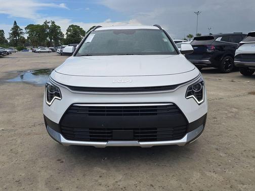 Snow White Pearl 2026 Kia Niro EX