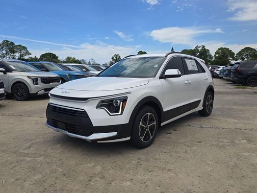 Snow White Pearl 2026 Kia Niro EX