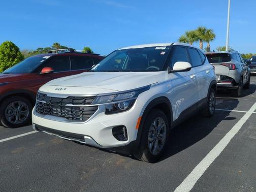 Snow White Pearl 2025 Kia Seltos LX