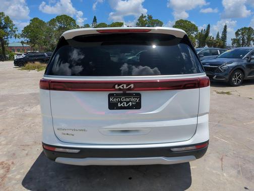 Snow White Pearl 2022 Kia Carnival LXS