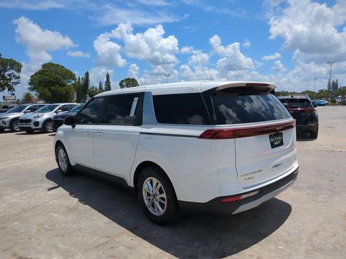 Snow White Pearl 2022 Kia Carnival LXS
