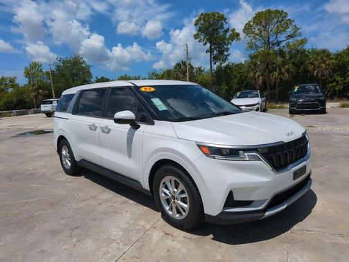 Snow White Pearl 2022 Kia Carnival LXS