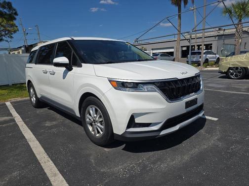 Snow White Pearl 2022 Kia Carnival LXS