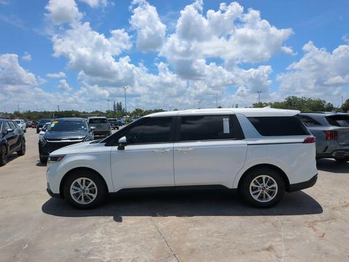Snow White Pearl 2022 Kia Carnival LXS