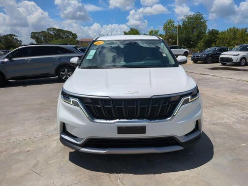 Snow White Pearl 2022 Kia Carnival LXS