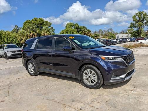 2024 Kia Carnival LX