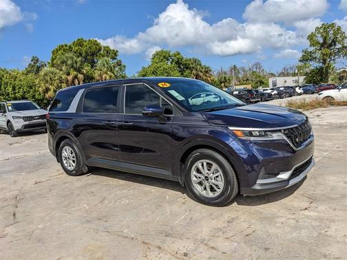 2024 Kia Carnival LX