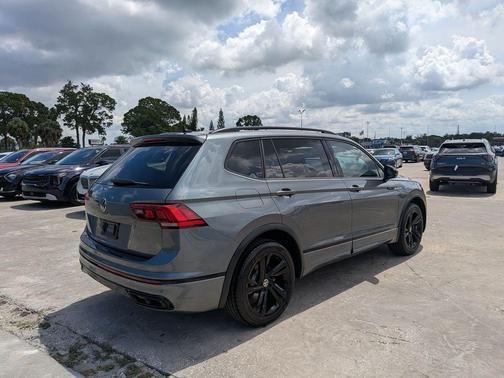 Platinum Gray Metallic 2023 Volkswagen Tiguan 2.0T SE R-Line Black
