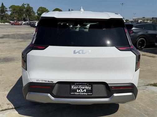 2026 Kia EV9 Light Short Range