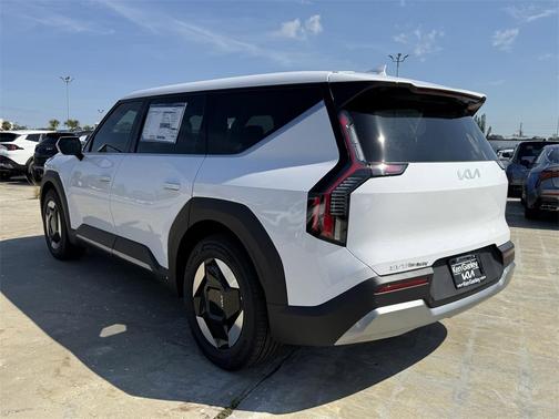 2026 Kia EV9 Light Short Range