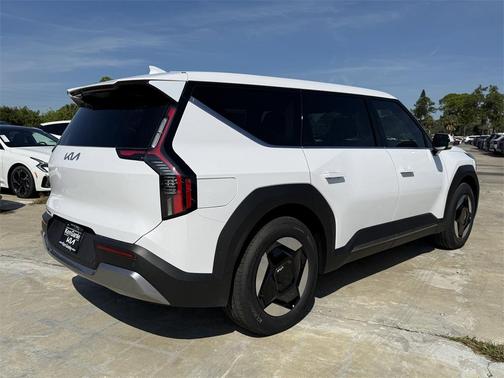 2026 Kia EV9 Light Short Range