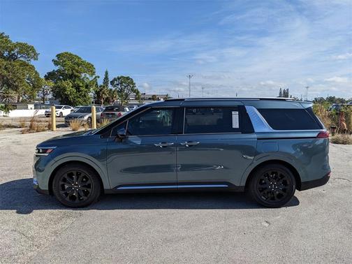 2022 Kia Carnival SX