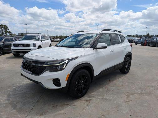 Snow White Pearl 2024 Kia Seltos X-Line