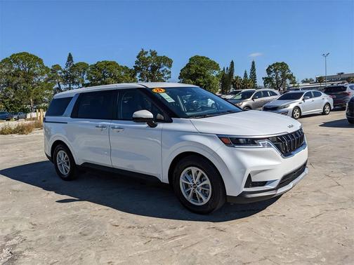 2024 Kia Carnival LX