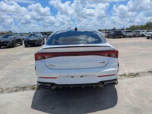 Glacial White Pearl 2022 Kia K5 GT-Line