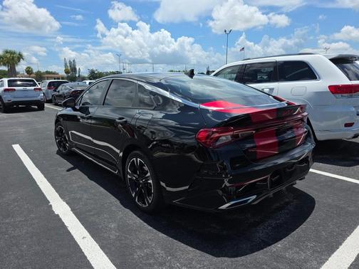 2023 Kia K5 GT-Line