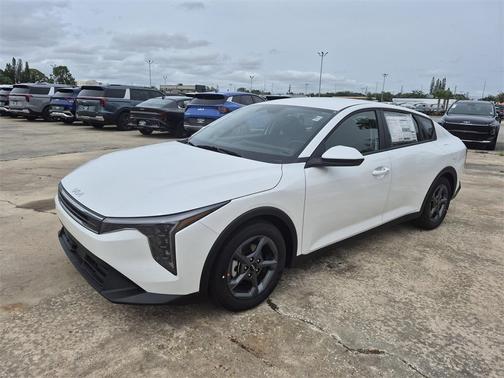 2025 Kia K4 LXS