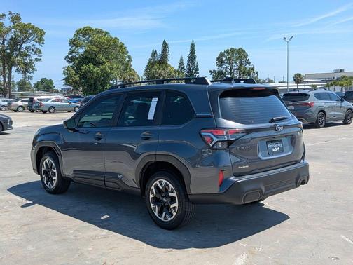 Magnetite Gray Metallic 2025 Subaru Forester