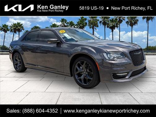 2023 Chrysler 300 Touring L