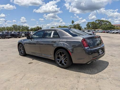 2023 Chrysler 300 Touring L