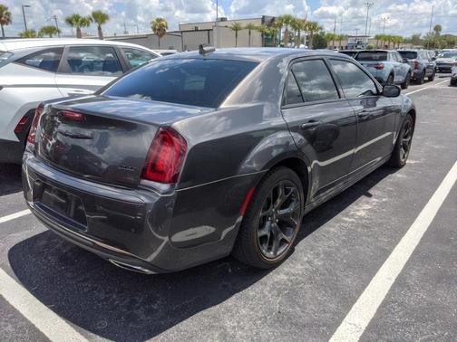 2023 Chrysler 300 Touring L