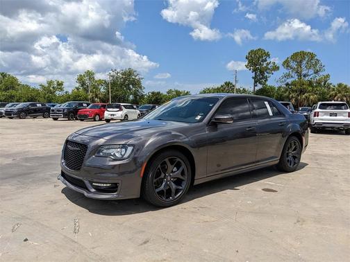 2023 Chrysler 300 Touring L