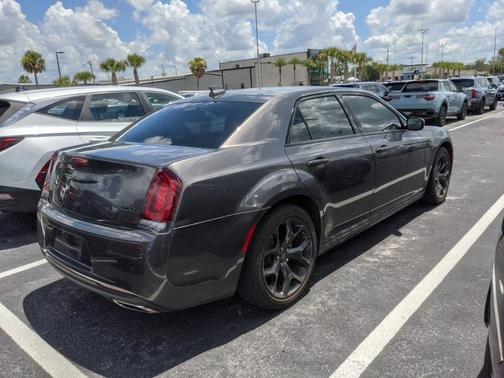 2023 Chrysler 300 Touring L