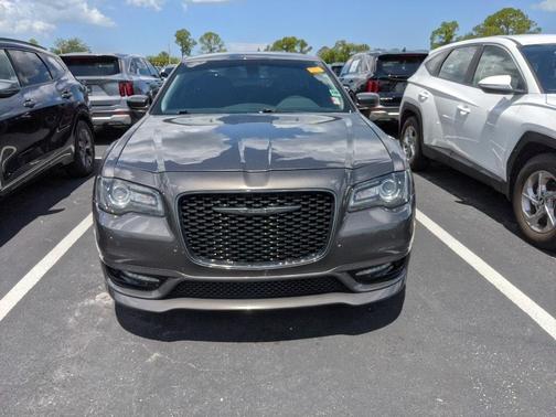 2023 Chrysler 300 Touring L