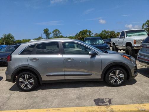 2022 Kia Niro LXS
