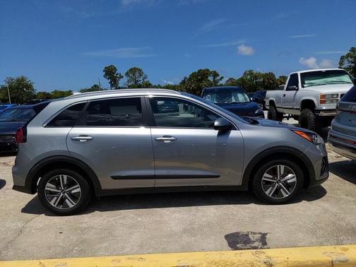 2022 Kia Niro LXS
