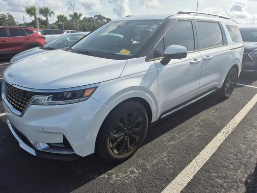 2022 Kia Carnival SX