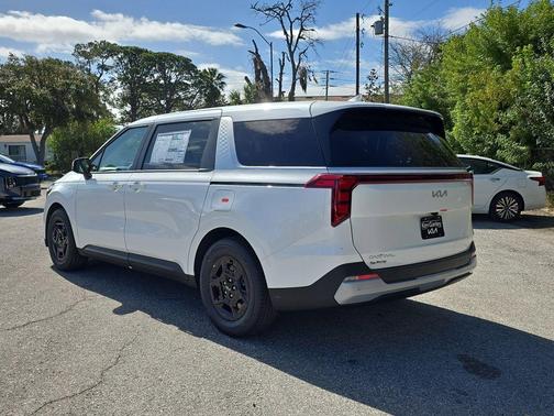 Snow White Pearl 2026 Kia Carnival LXS