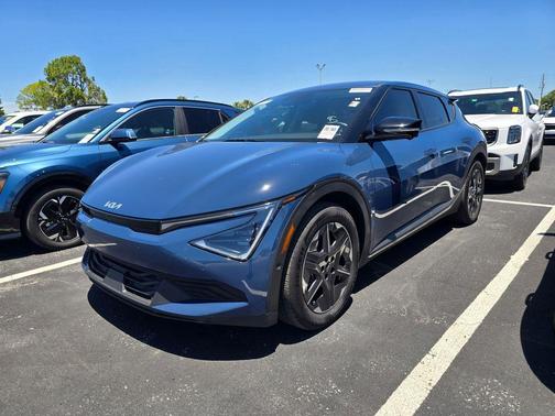 Midnight Black 2025 Kia EV6 Light