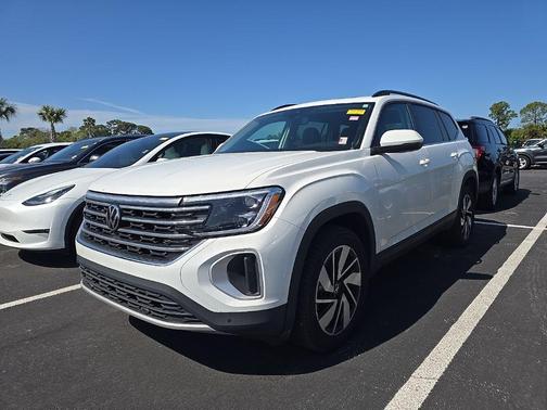 Pure White 2024 Volkswagen Atlas 2.0T SE w/Technology