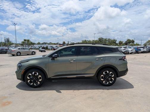 Jungle Green 2024 Kia Sportage X-Line