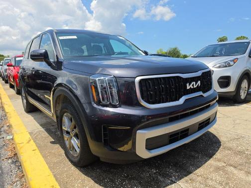 Metal 2025 Kia Telluride LX