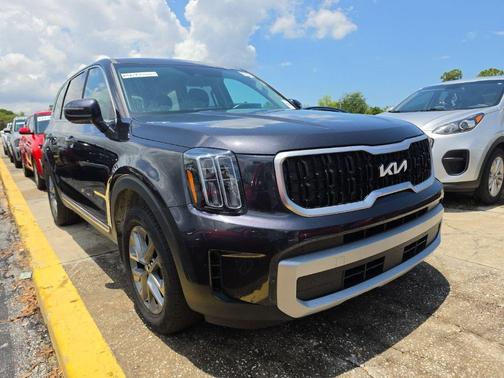 Metal 2025 Kia Telluride LX