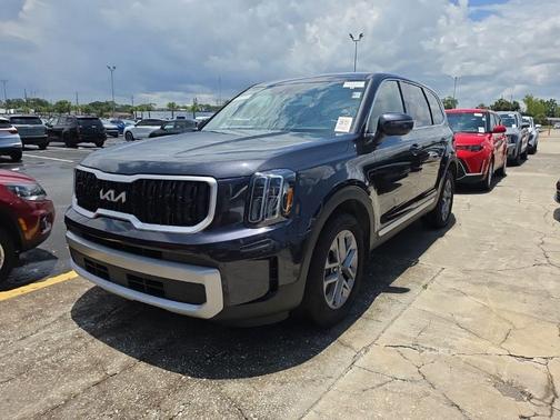 Metal 2025 Kia Telluride LX